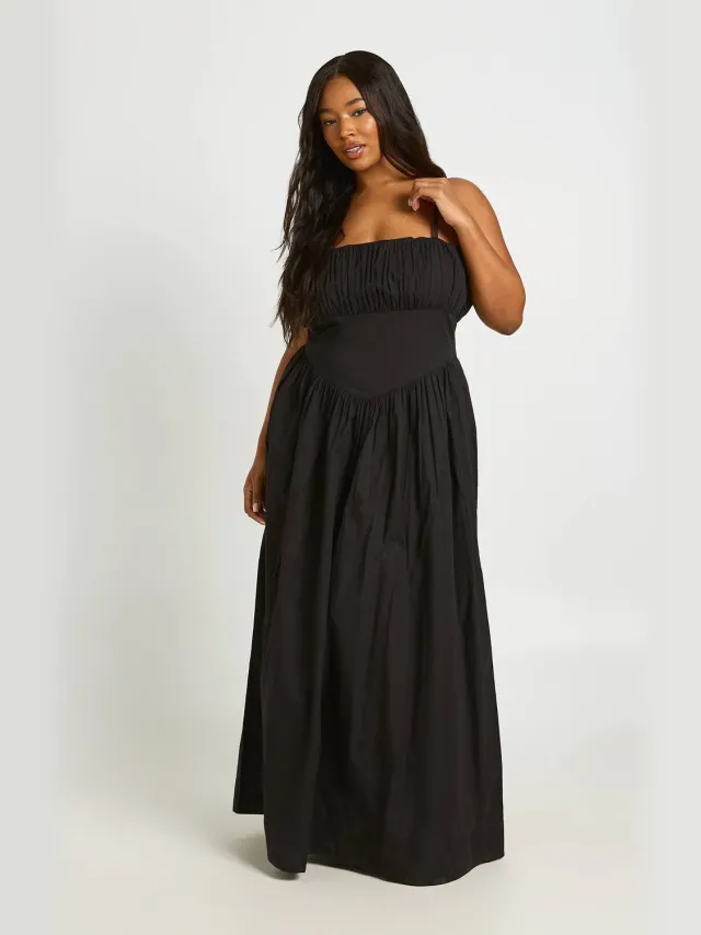 boohoo Dames Plus Maxi Jurk Met Geplooid Lijfje En Ingesnoerde Taille Zwart