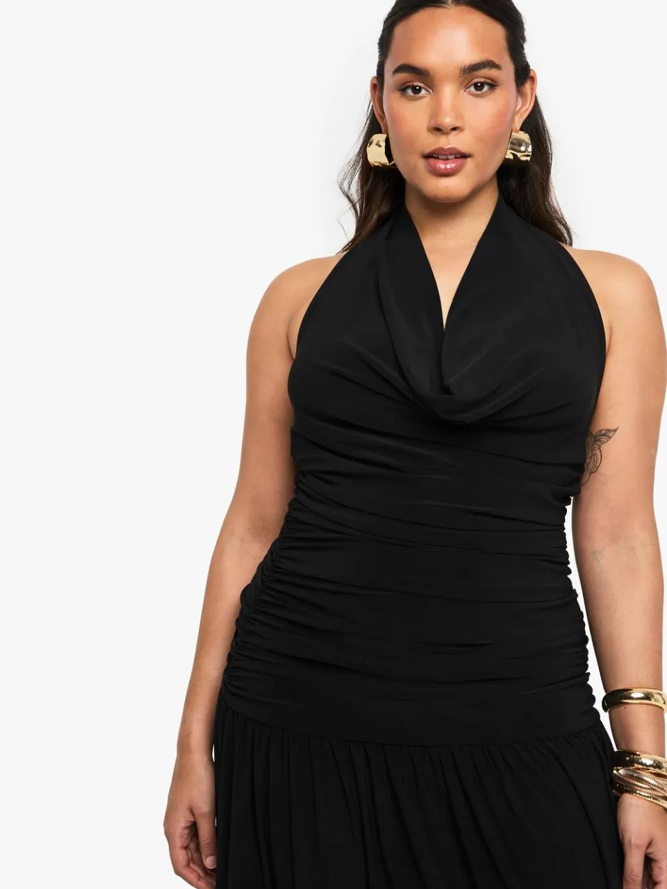boohoo Dames Plus Maxi-jurk met dubbele laag en geruched cowl-detail zwart, foto 2