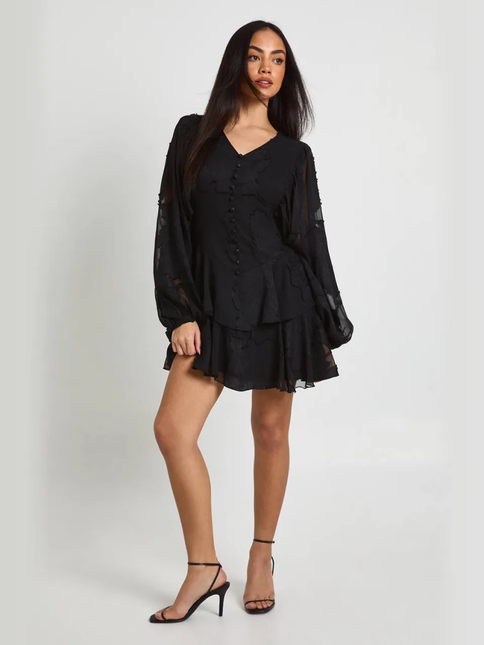 boohoo Dames Bloemen Burnout Volume Mouw Ruffle Zoom Mini Jurk zwart, foto 2