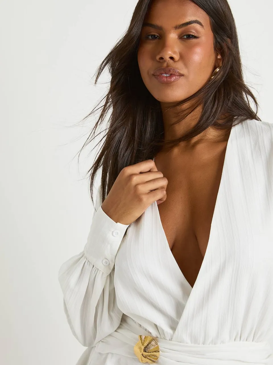 boohoo Dames Getextureerde hemdjurk met gouden afwerking en verlaagde zoom, foto 4