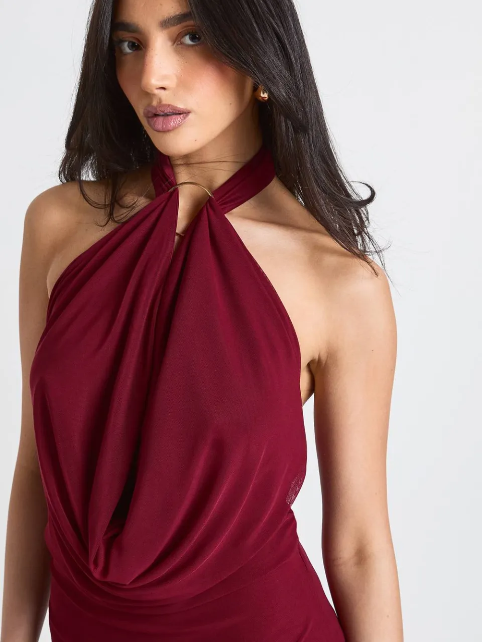 boohoo Dames Strakke Halterneck Mini Jurk Met Gouden Afwerking, foto 4