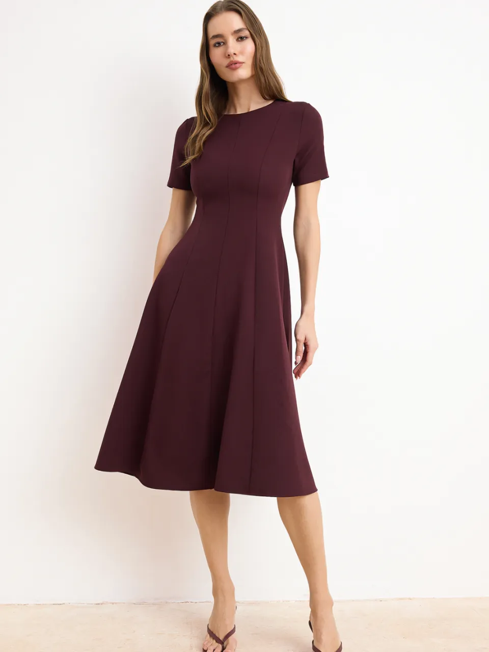 Trendyol TRENDYOLMİLLA Dames Bordeaux Effen Midi Kort Casual Skater Jurken, foto 2