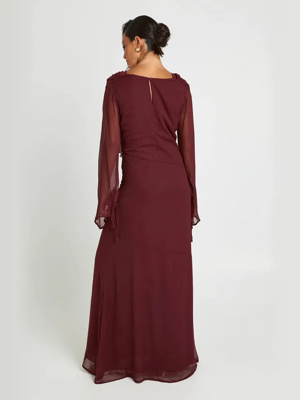 boohoo Dames Chiffon Maxi Jurk Met Col Hals En Ruche Detail chocoladebruin, foto 2