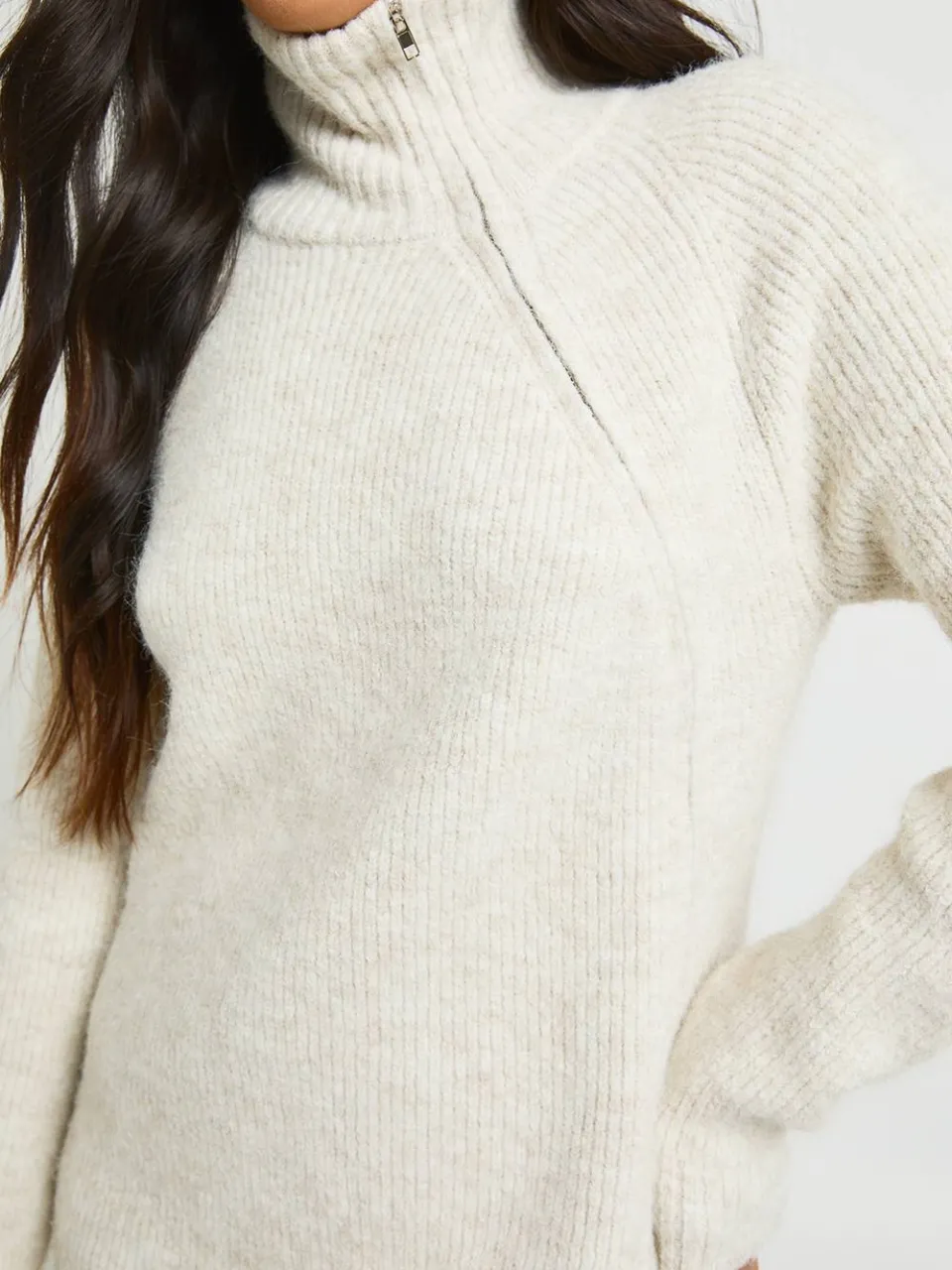 boohoo Dames Petite Gebreide Mini-jurk Met Hoge Kraag En Rits crème, foto 4