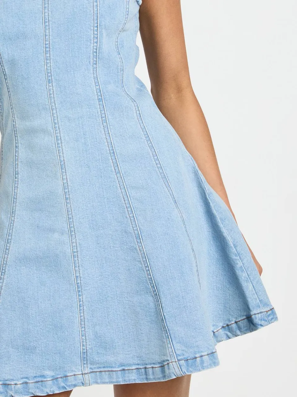 boohoo Dames Mouwloze Denim Mini-jurk Met Naaddetail, foto 4