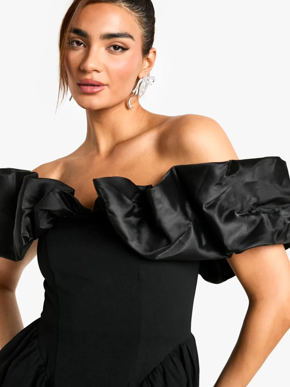 boohoo Dames Extreme Taffeta Ruffle Bardot Gestructureerde Skaterjurk zwart, foto 4