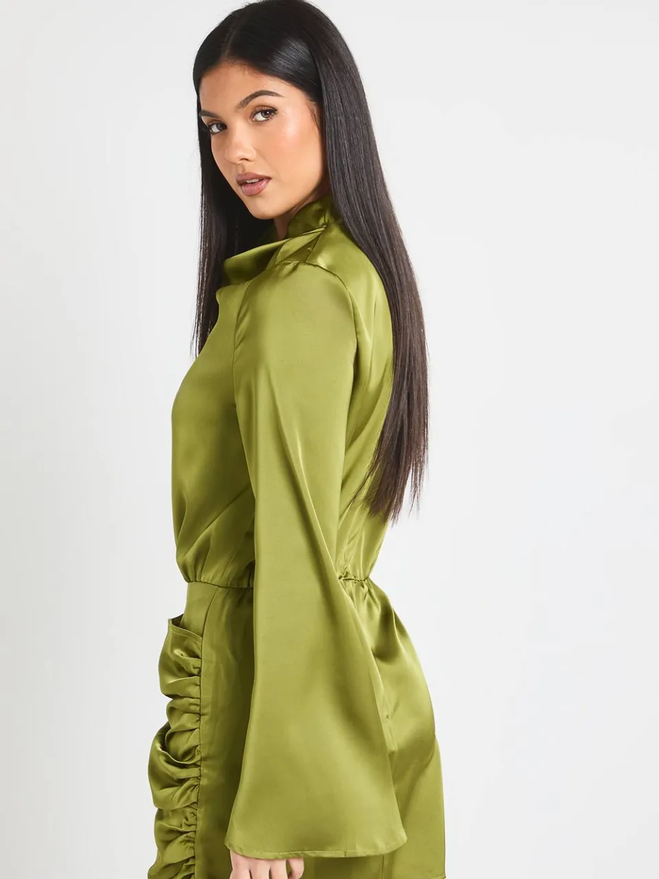 boohoo Dames Satijn Hoge Cowl Wrap Mini-jurk olijf, foto 3