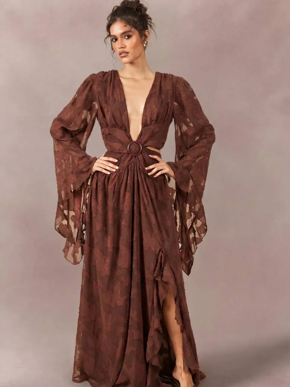 boohoo Dames Maxi Jurk Met Diep Decollete En Tonal Burnout chocoladebruin, foto 3