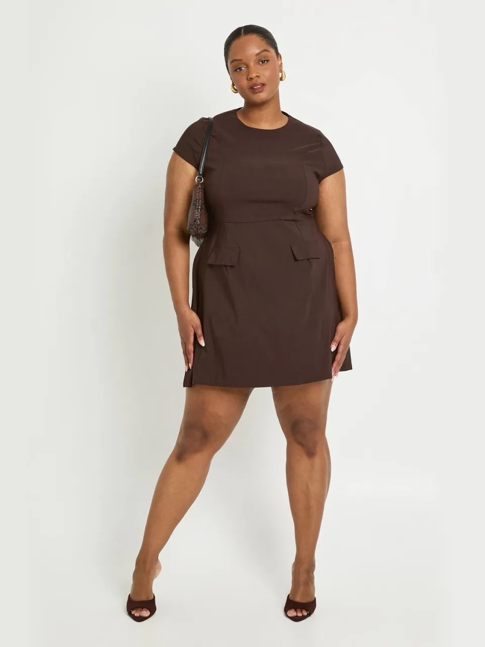 boohoo Dames Plus Jurk Met Korte Mouwen Van Bengaline In Skater-model chocoladebruin, foto 4