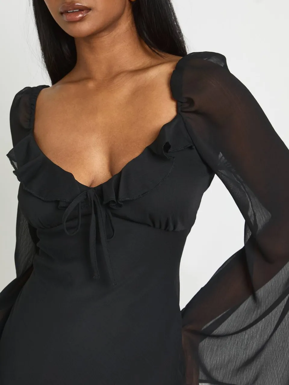 boohoo Dames Chiffon Mini Jurk Met Uitlopende Mouwen zwart, foto 4
