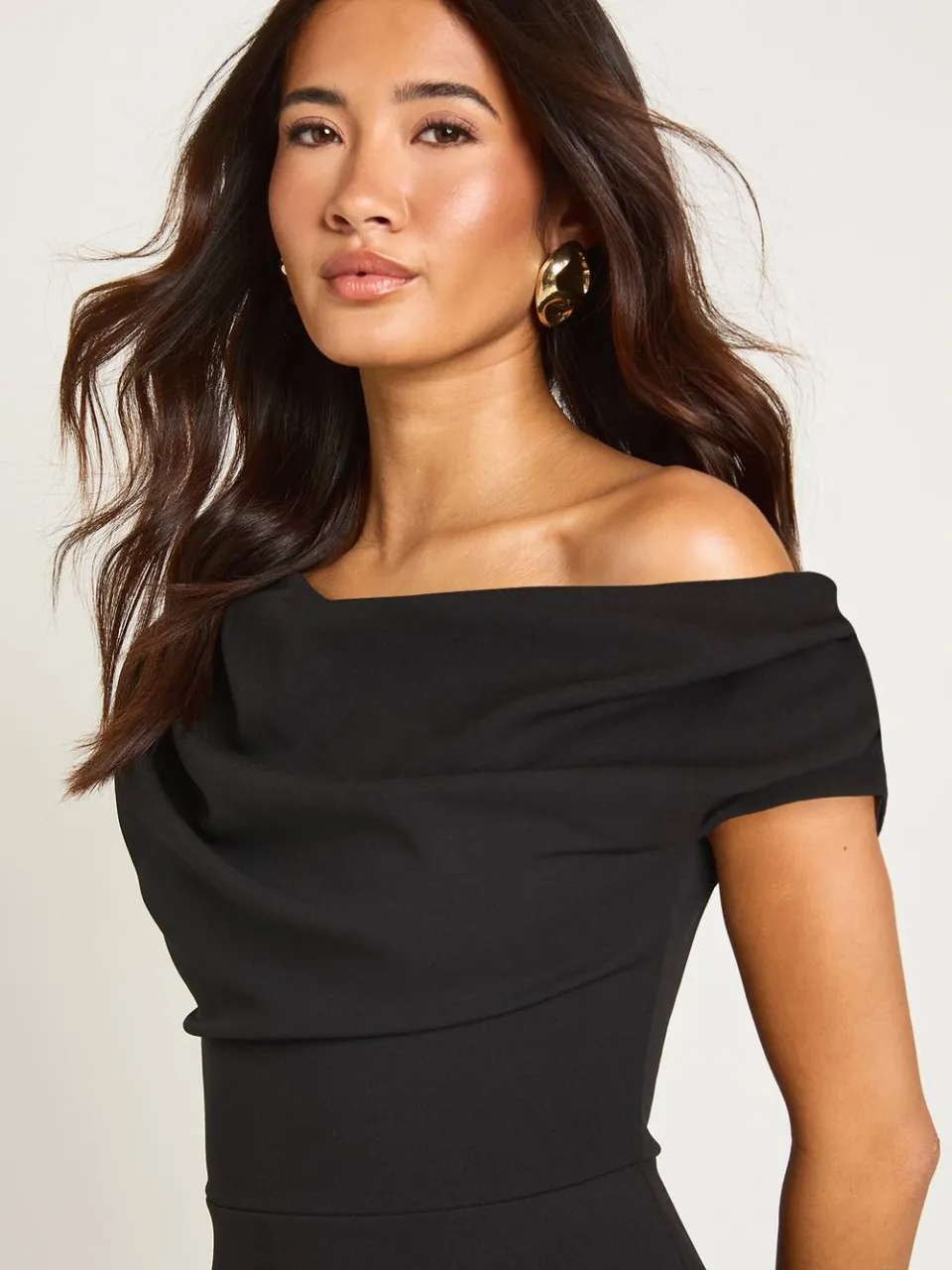 boohoo Dames Jersey Crepe Gedrapeerde Schouder Midi Skater Jurk zwart, foto 3