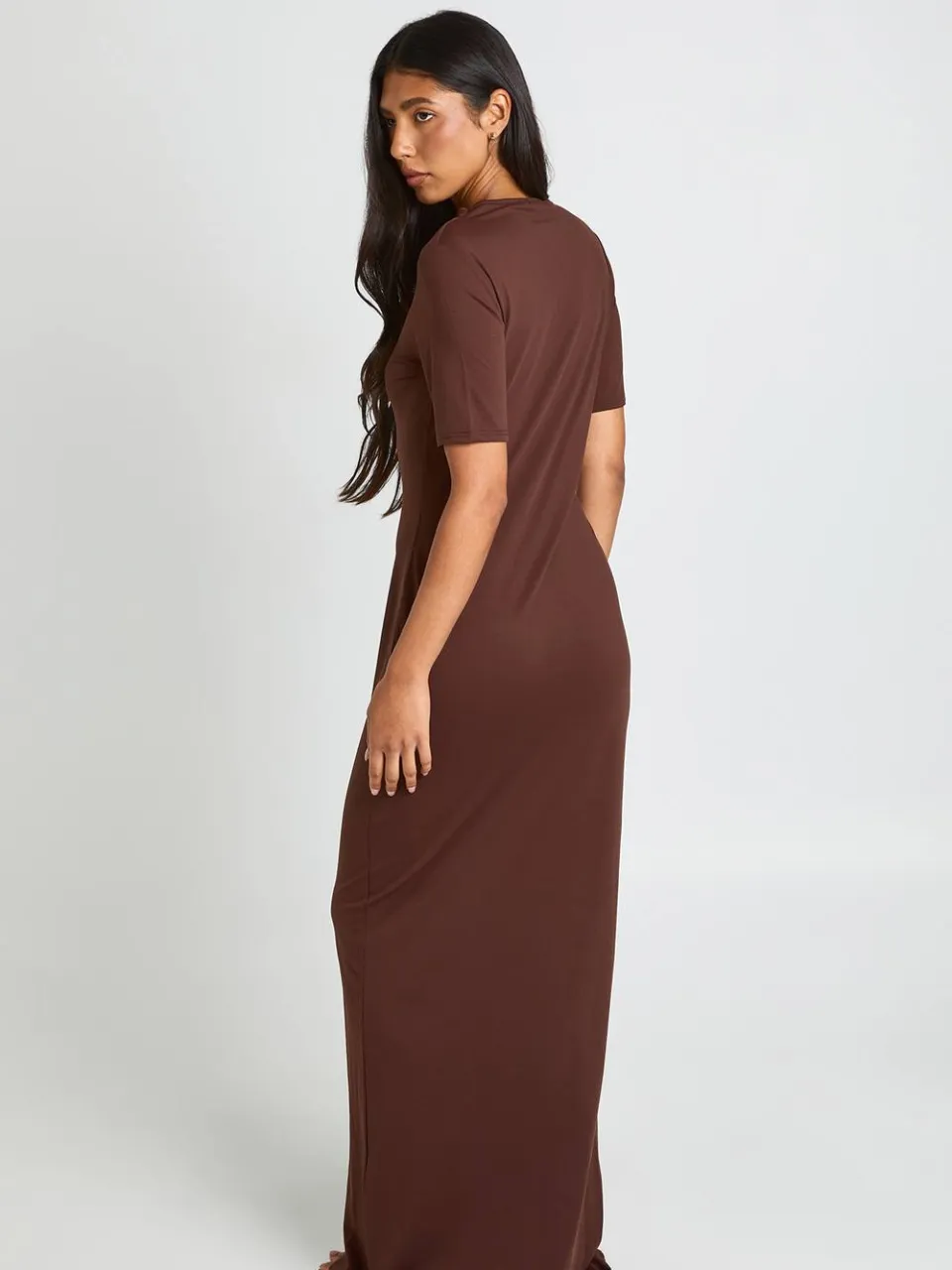 boohoo Dames Lange Basic Korte Mouw Maxi Jurk chocoladebruin, foto 3