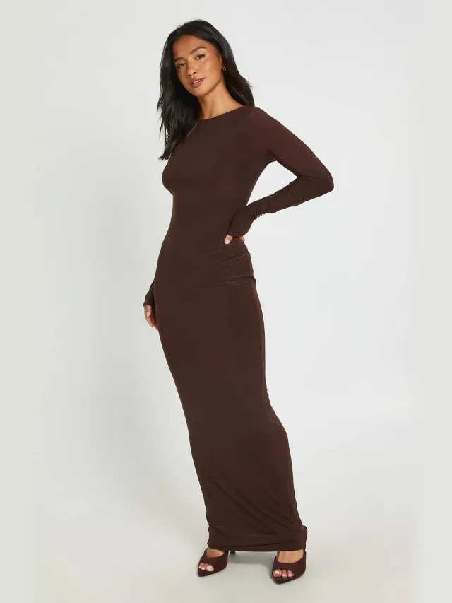 boohoo Dames Petite Maxi Jurk Met Zachte Touch, Ronde Hals En Lange Mouwen Chocoladebruin