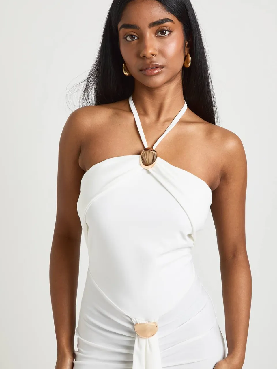 boohoo Dames Glanzende Maxi-jurk Met Gouden Details, Halternek En Geplooid Front, foto 2