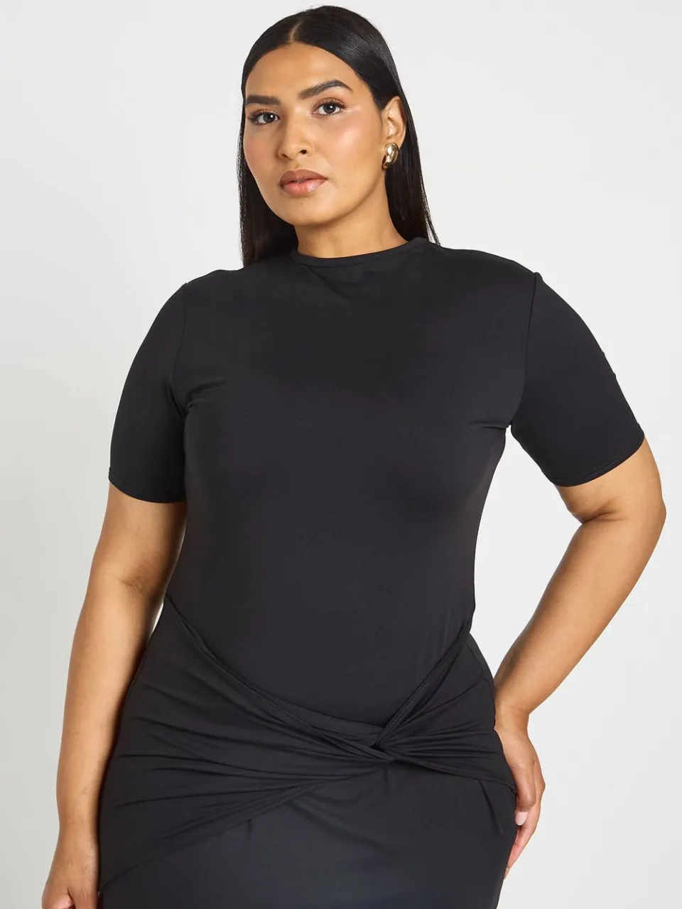 boohoo Dames Plus Super Zachte Maxi Jurk Met Korte Mouwen En Knoopdetail In De Taille zwart, foto 3