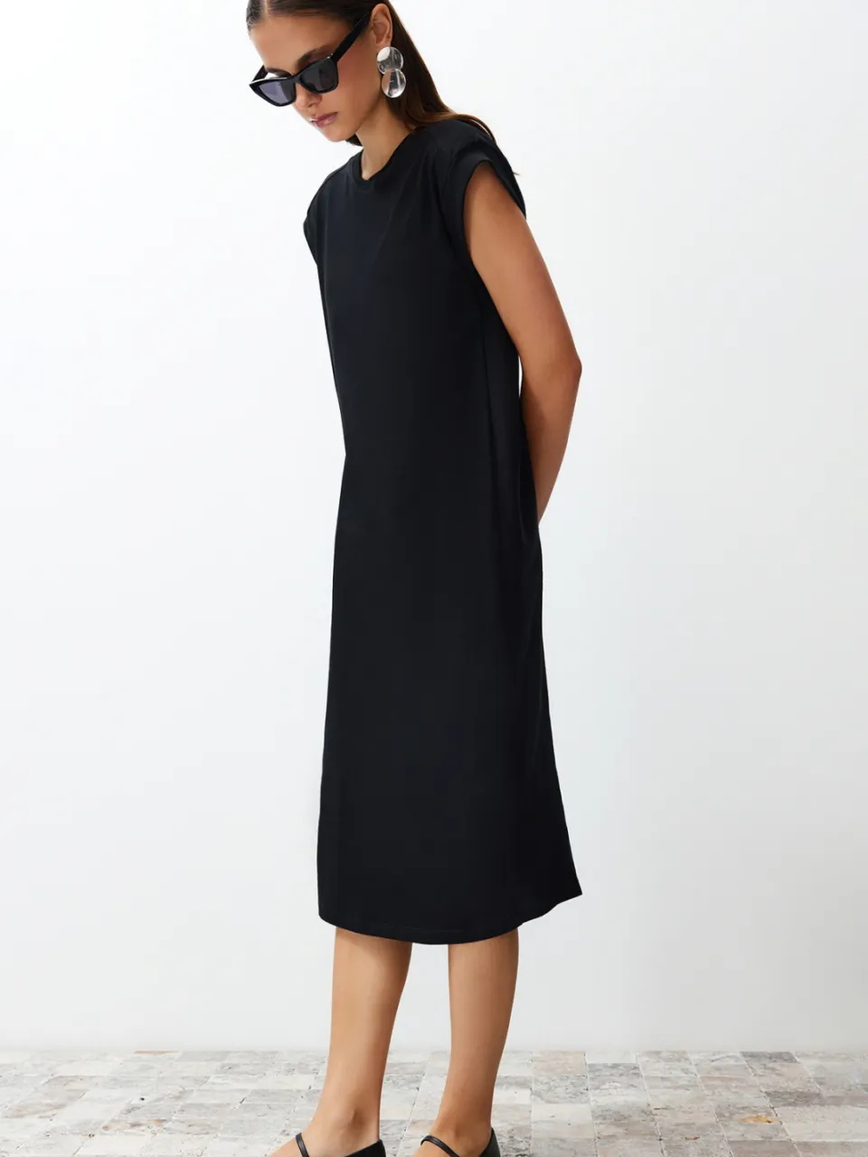 Trendyol TRENDYOLMİLLA Dames Zwart Effen Midi Kort Casual T-shirt Jurk Jurken, foto 2