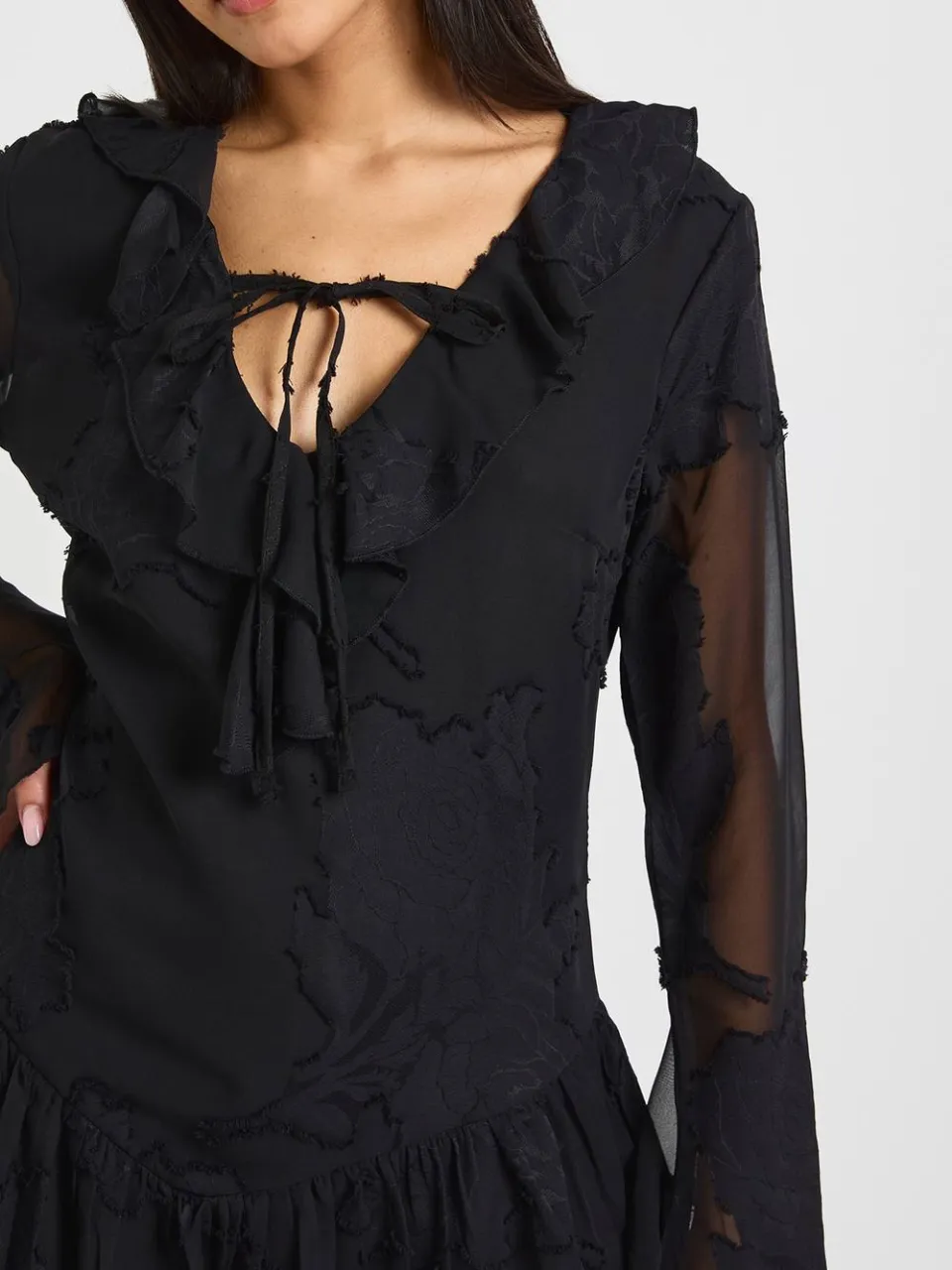boohoo Dames Bloemen Burnout Jurk met Dippende Zoom Mini zwart, foto 4