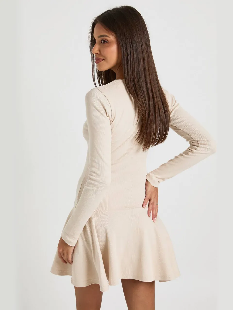 boohoo Dames Skaterjurk met verlaagde geribde zoom crème, foto 2