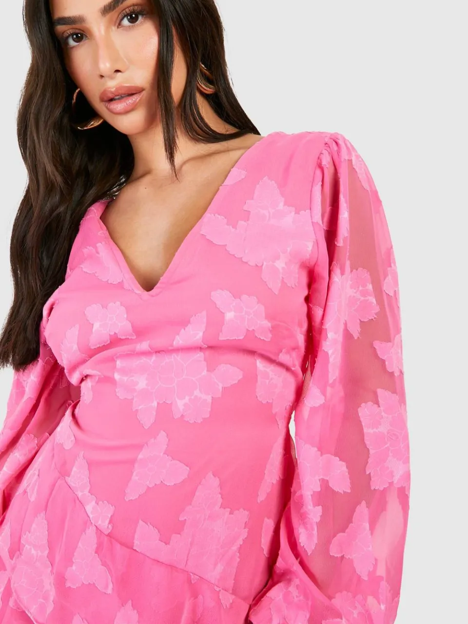 boohoo Dames Petite Burnout Bloemenprint Ruches Detail Maxi Jurk roze, foto 3