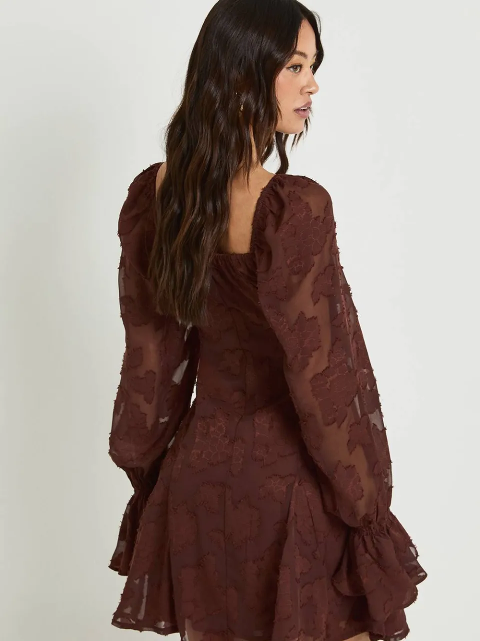 boohoo Dames Tall Burnout Bloemen Godet Zoom Mini Jurk chocoladebruin, foto 2