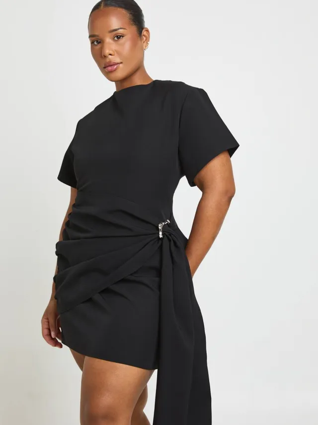 boohoo Dames Plus Mini-jurk Met Trim Detail Gedrapeerde Schouderpad zwart, foto 3