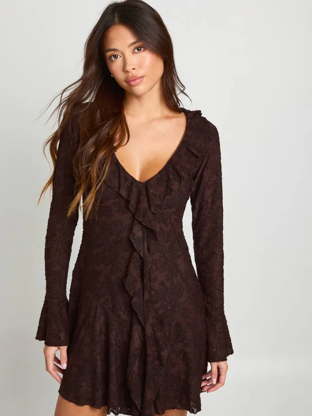 boohoo Dames Burnout Bloemen Ruches Voorkant Mini Jurk Chocoladebruin