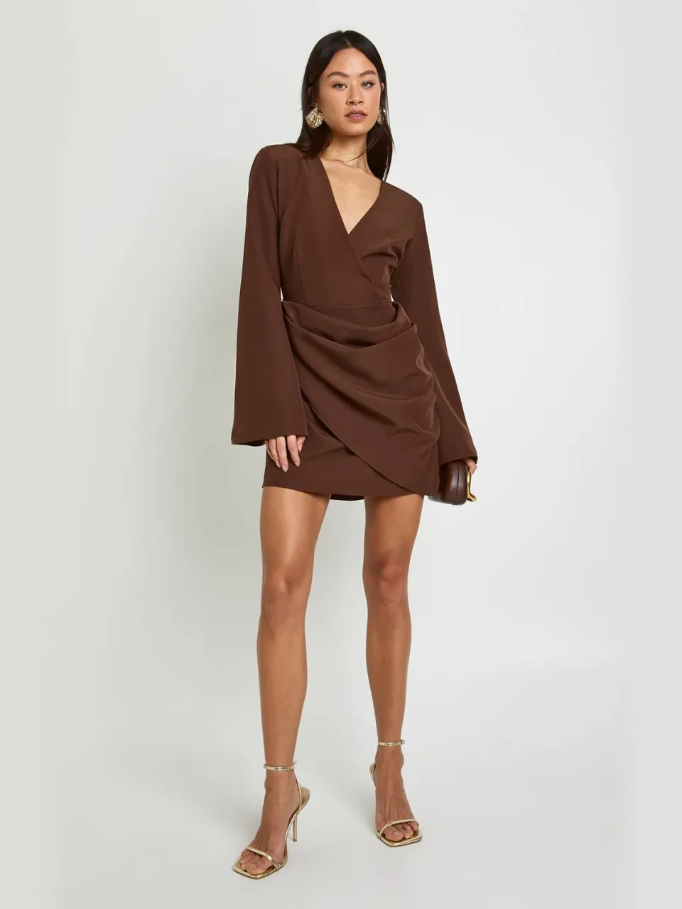 boohoo Dames Tall Tie Waist Collarless Draped Blazer Dress chocoladebruin, foto 3