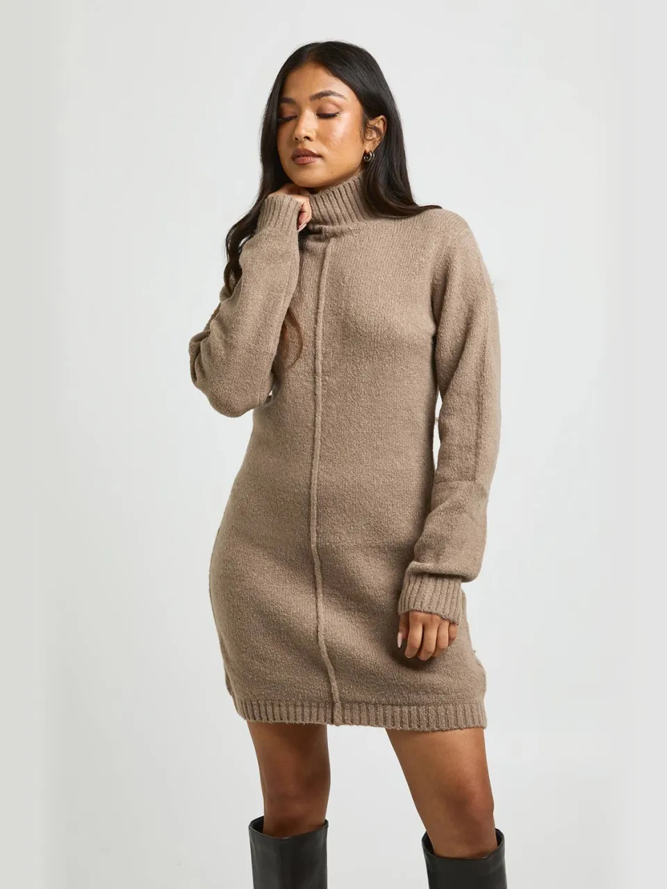boohoo Dames Petite Gebreide Mini Trui-jurk Met Hoge Hals En Naaddetail taupe, foto 2