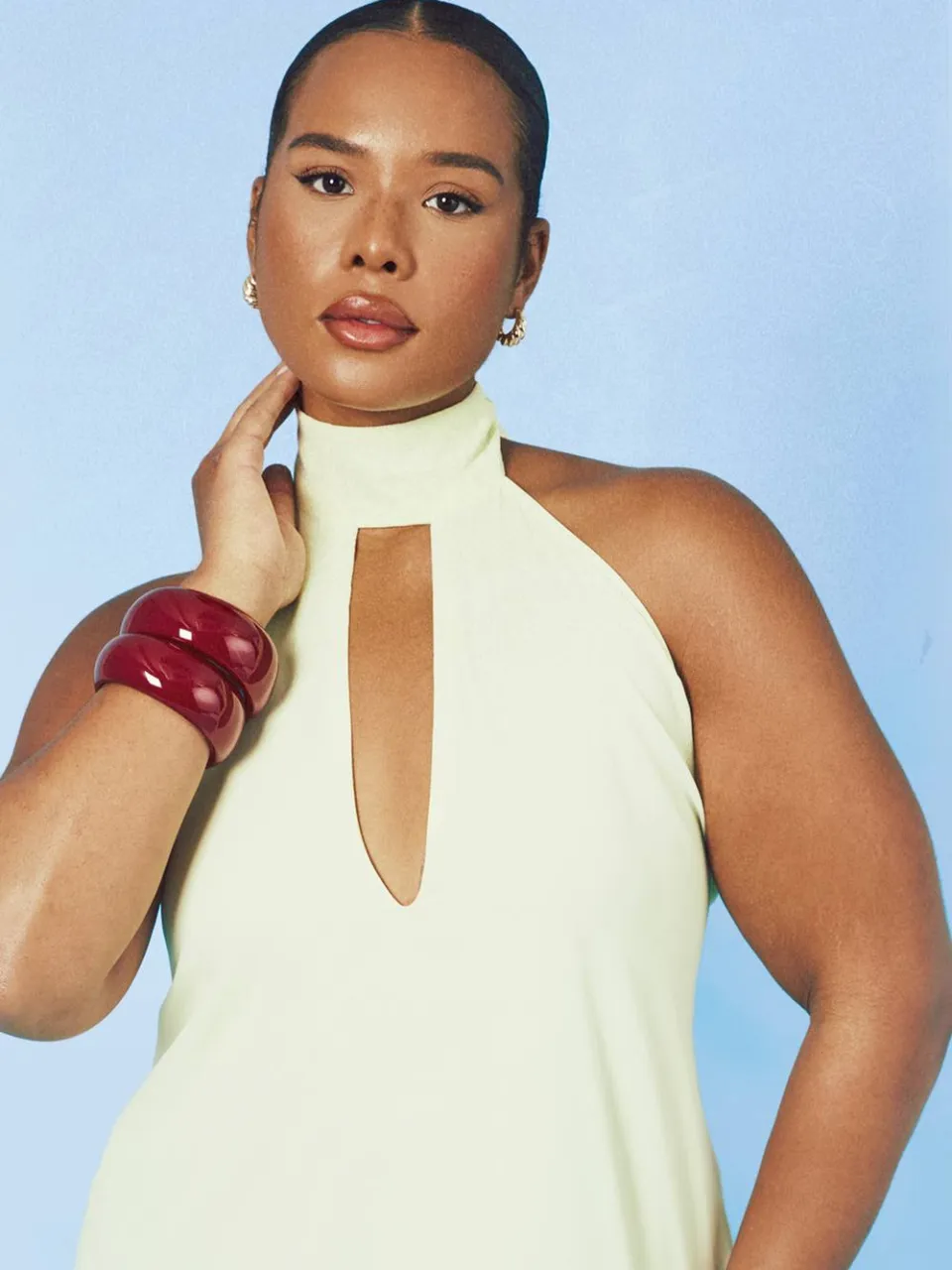 boohoo Dames Plus Halternek Chiffon Maxi Jurk Met Diepe Hals citroen, foto 3