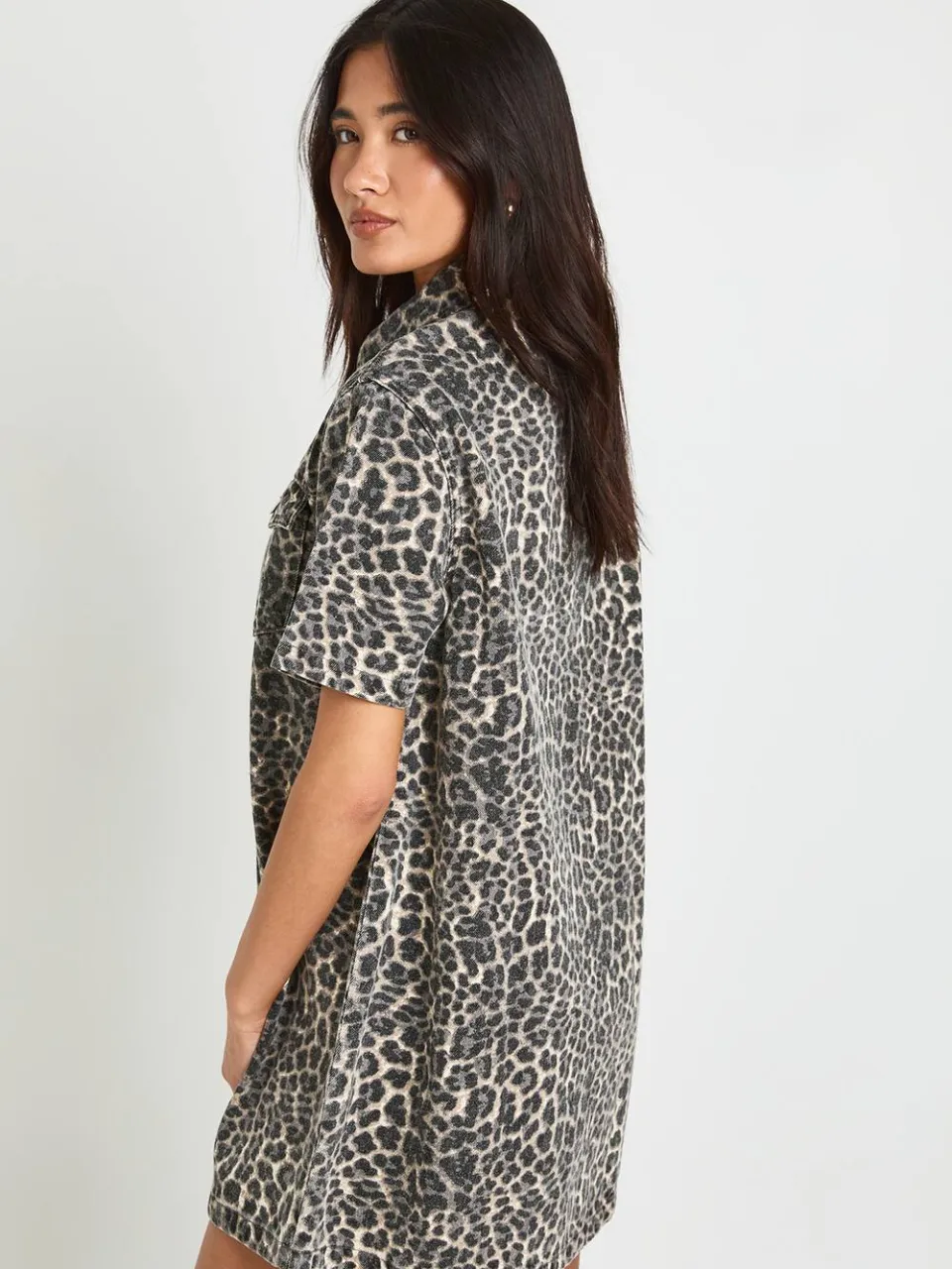 boohoo Dames Denim Jurk Met Luipaardprint En Korte Mouwen, foto 3