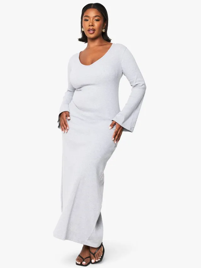 boohoo Dames Plus Basic Rib Flare Sleeve V Neck Dress Grijze Mergel