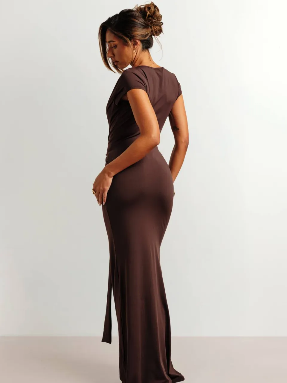 boohoo Dames Superzachte Maxi Jurk Met Strikdetail In De Taille chocoladebruin, foto 2