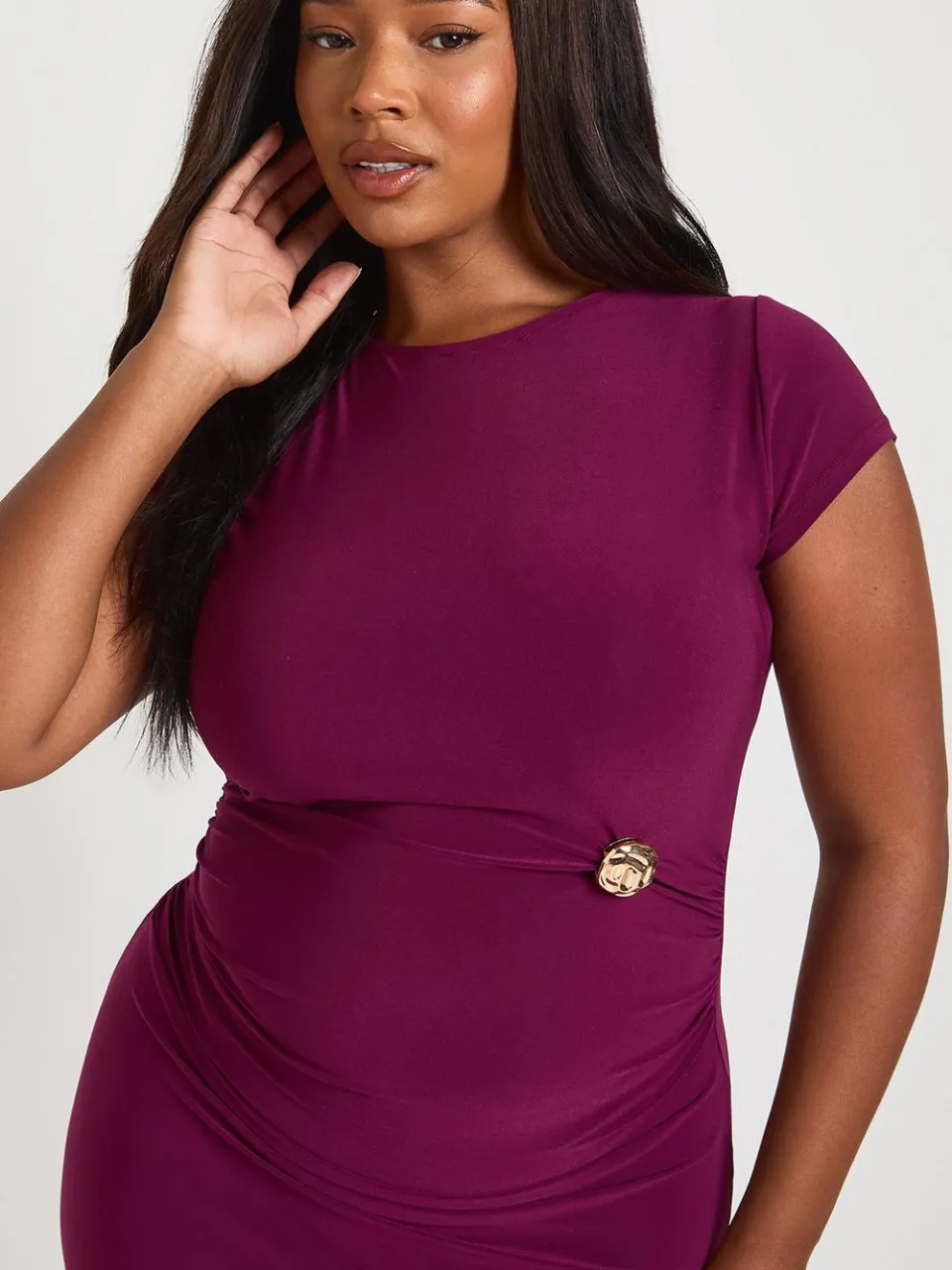 boohoo Dames Plus Gerimpelde Taille Trim Detail Lange Mouw Maxi Jurk bessen, foto 4