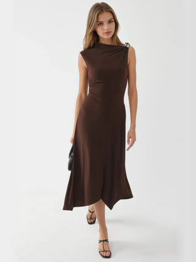 Busem Accessoire Gedetailleerde Asymmetrische Midi Jurk Bruin