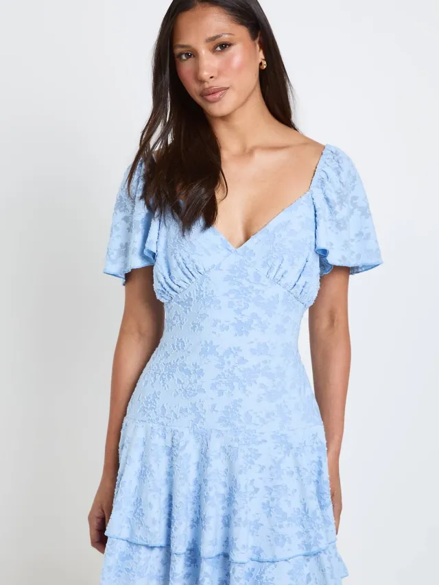 boohoo Dames Burnout Bloemen Melkmeid Ruches Detail Jurk Lichtblauw