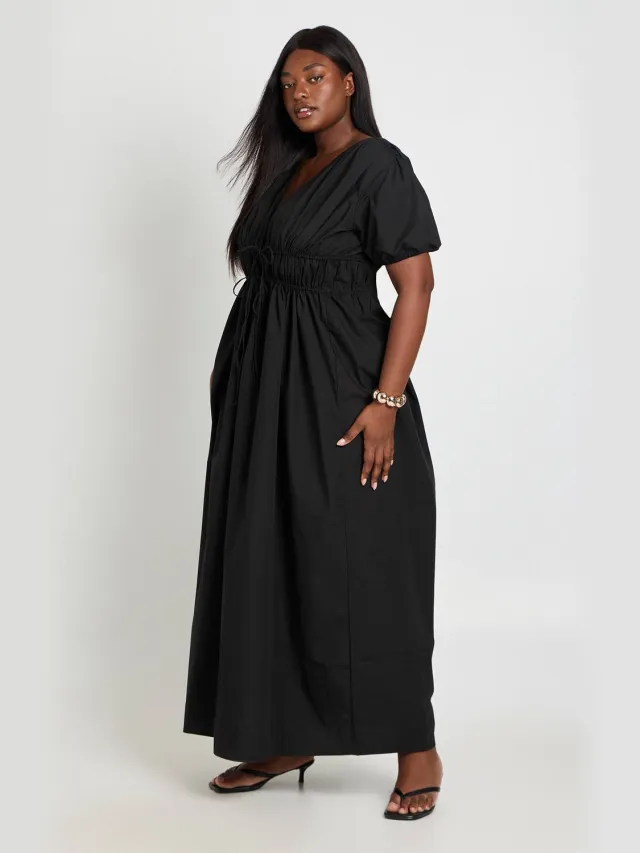 boohoo Dames Plus Maxi Jurk Met Gerimpeld Strikdetail Aan De Voorkant Zwart