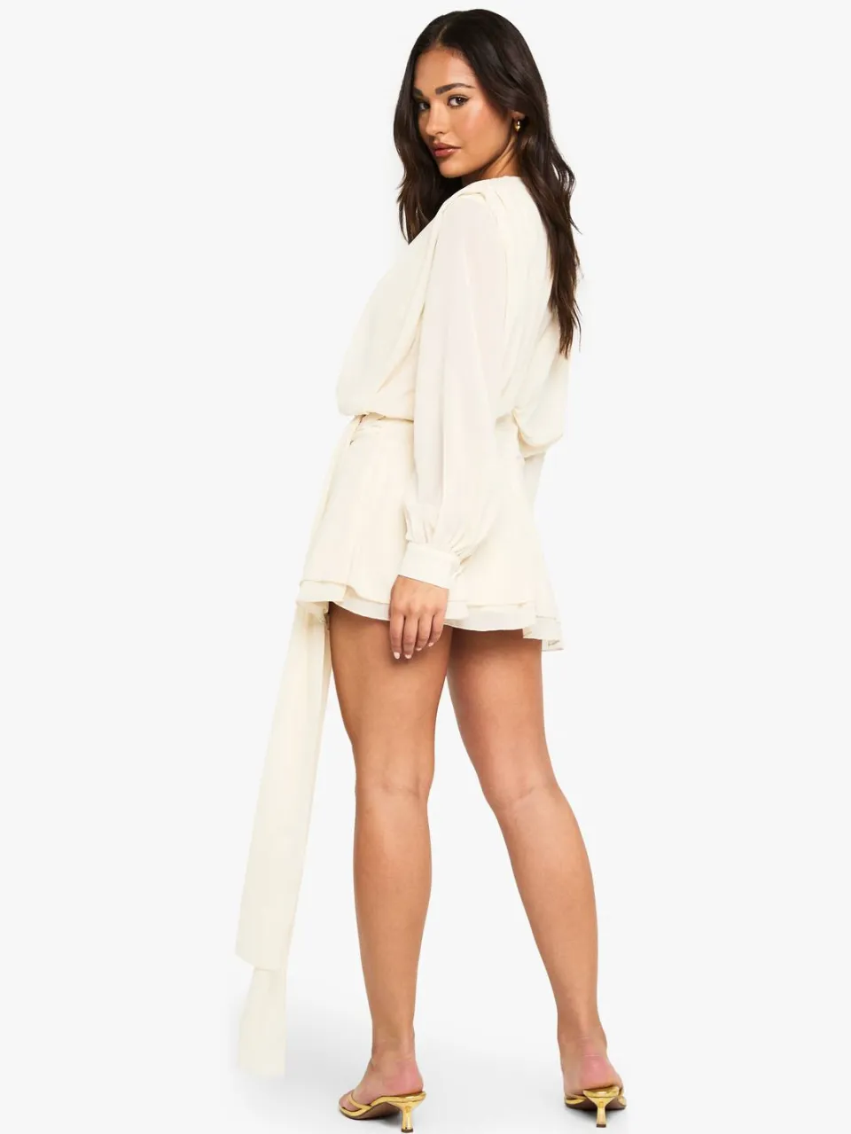 boohoo Dames Petite Chiffon Geraffelde Drapeer-Smock Jurk crème, foto 2