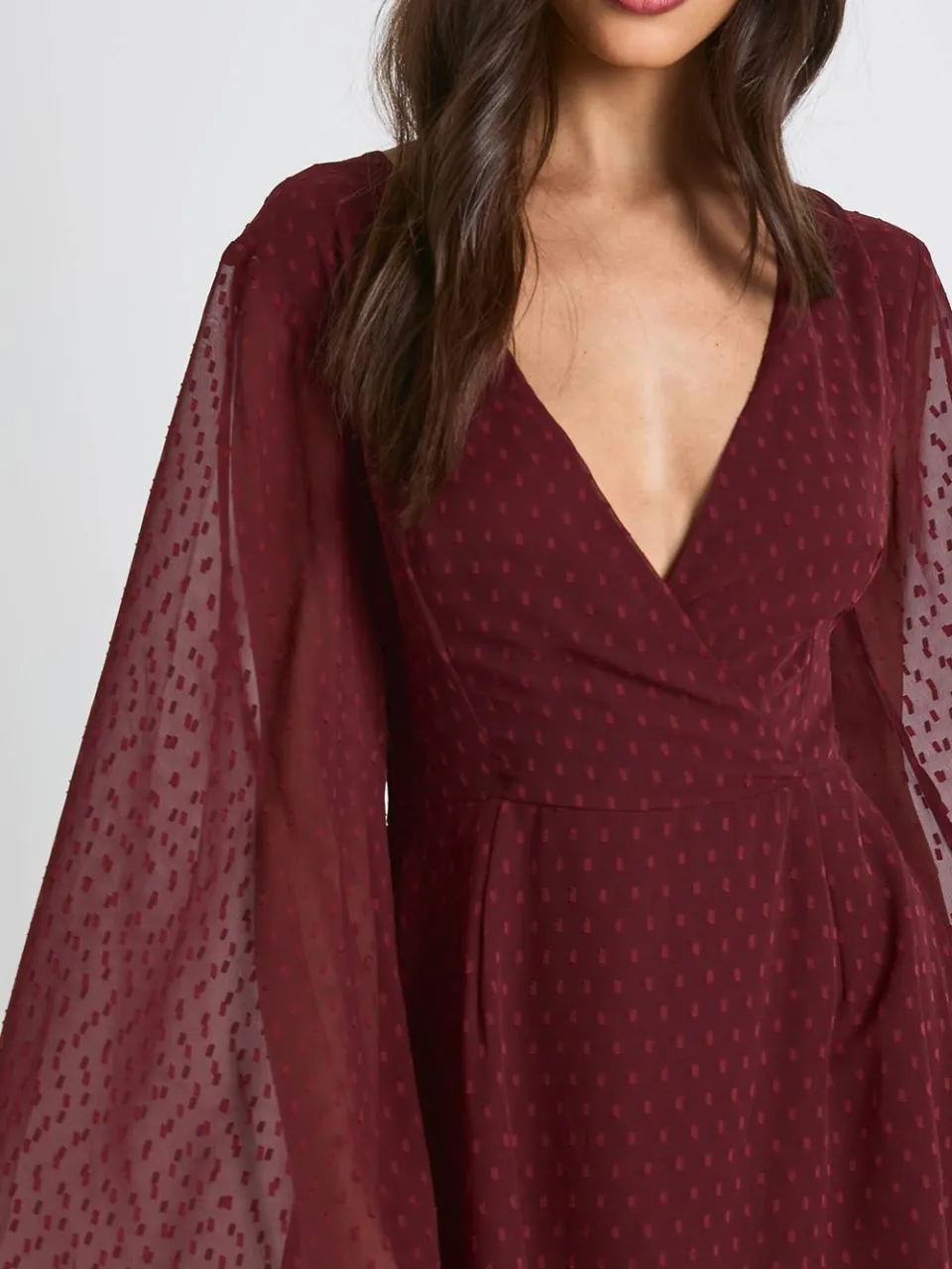 boohoo Dames Dobby mini wrap-jurk met flare mouwen chocolate, foto 4