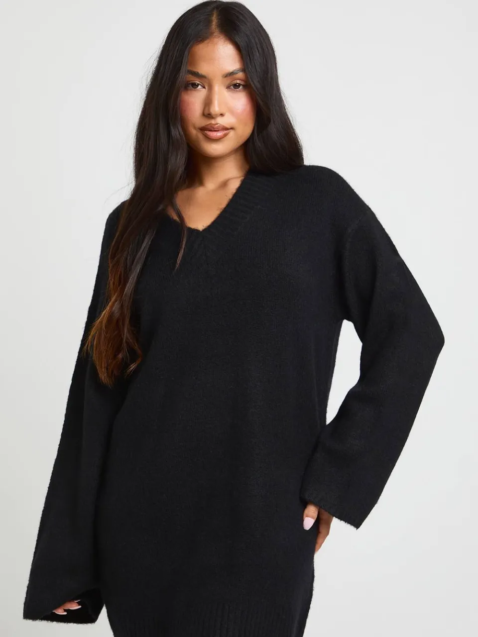 boohoo Dames Petite Superzachte Gebreide Mini-jurk Met V-hals zwart, foto 2