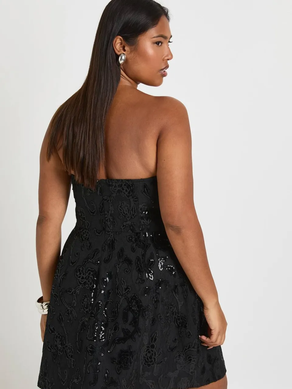 boohoo Dames Plus Bandeau Gestructureerde fluwelen kant Demask skater mini-jurk zwart, foto 2