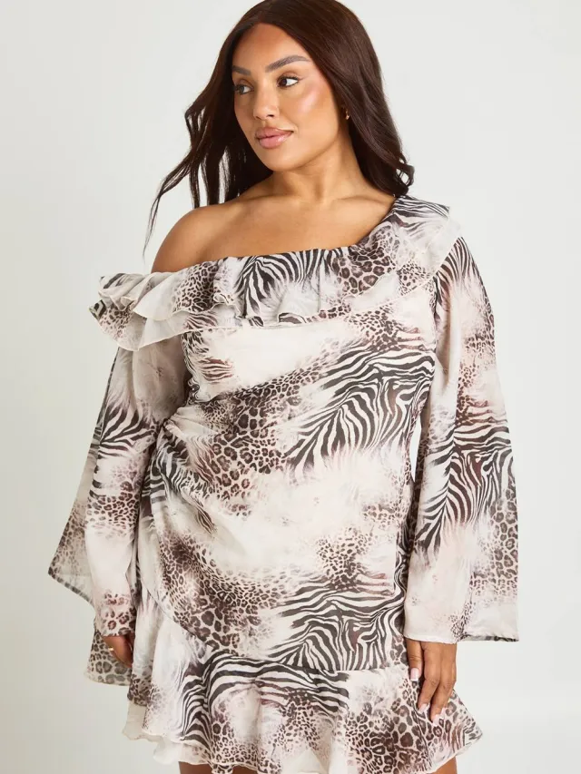 boohoo Dames Plus Dierenprint Chiffon Mini Jurk Met Bandjes En Ruches Crème