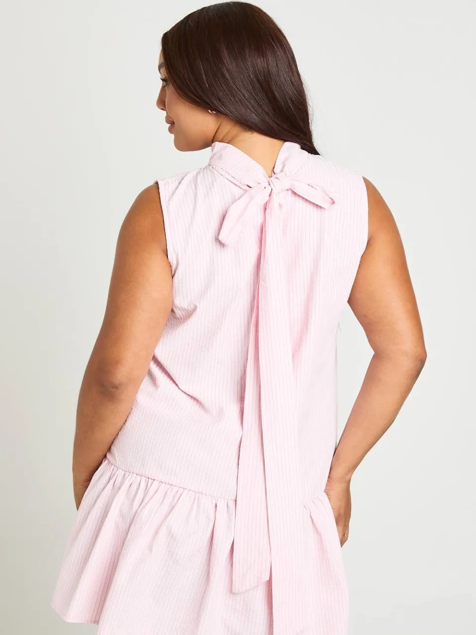 boohoo Dames Plus Gestreepte Hoge Hals Ruche Zoom Mini Jurk baby roze, foto 2