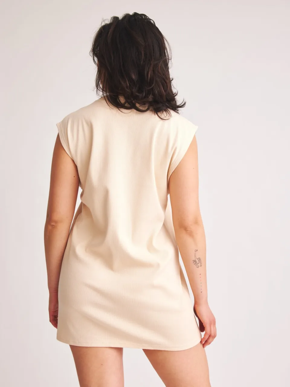 Baìge the Label dames vegan Mini Jurk Belinda Lichtroze, foto 2