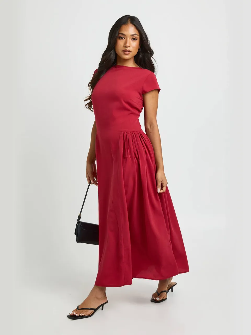 boohoo Dames Petite Getextureerde Volume Rok Midaxi Jurk bordeaux rood, foto 2