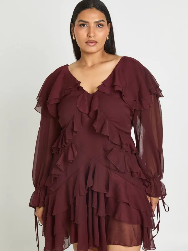 boohoo Dames Plus Chiffon Ruches Mini Jurk Chocoladebruin