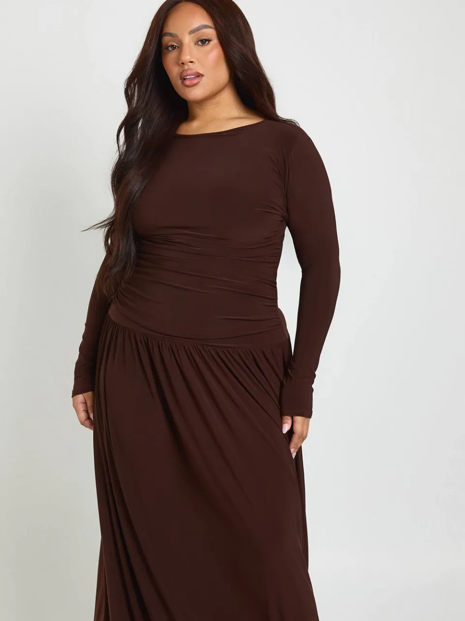 boohoo Dames Plus Soft Gerimpelde Lange Mouw Maxi Jurk chocoladebruin, foto 2