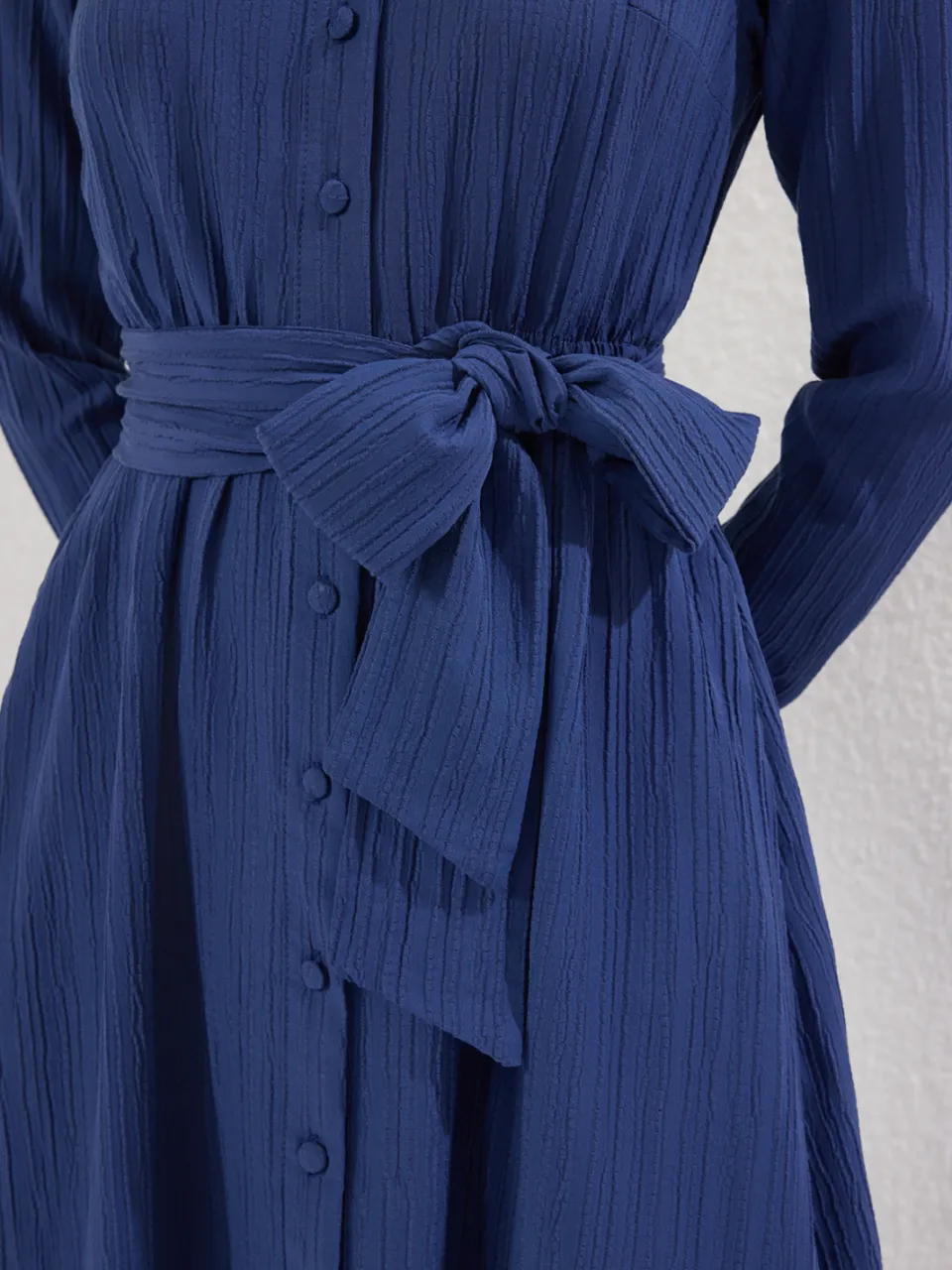 Trendyol Modest Dames Donkerblauw Effen Maxi Lang Casual Blousejurk Modest Jurken kobaltblauw, foto 2