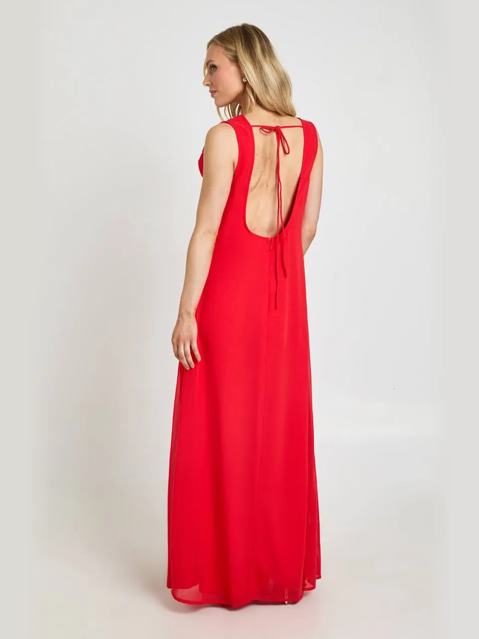 boohoo Dames Petite Chiffon Maxi Jurk Met Waterval Halslijn rood, foto 2