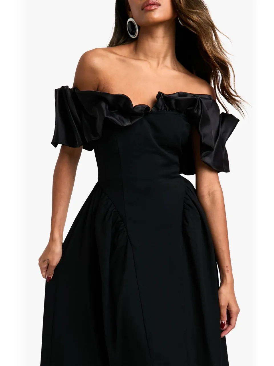 boohoo Dames Extreme Taffeta Ruffle Bardot Gestructureerde Midaxi Skaterjurk zwart, foto 2