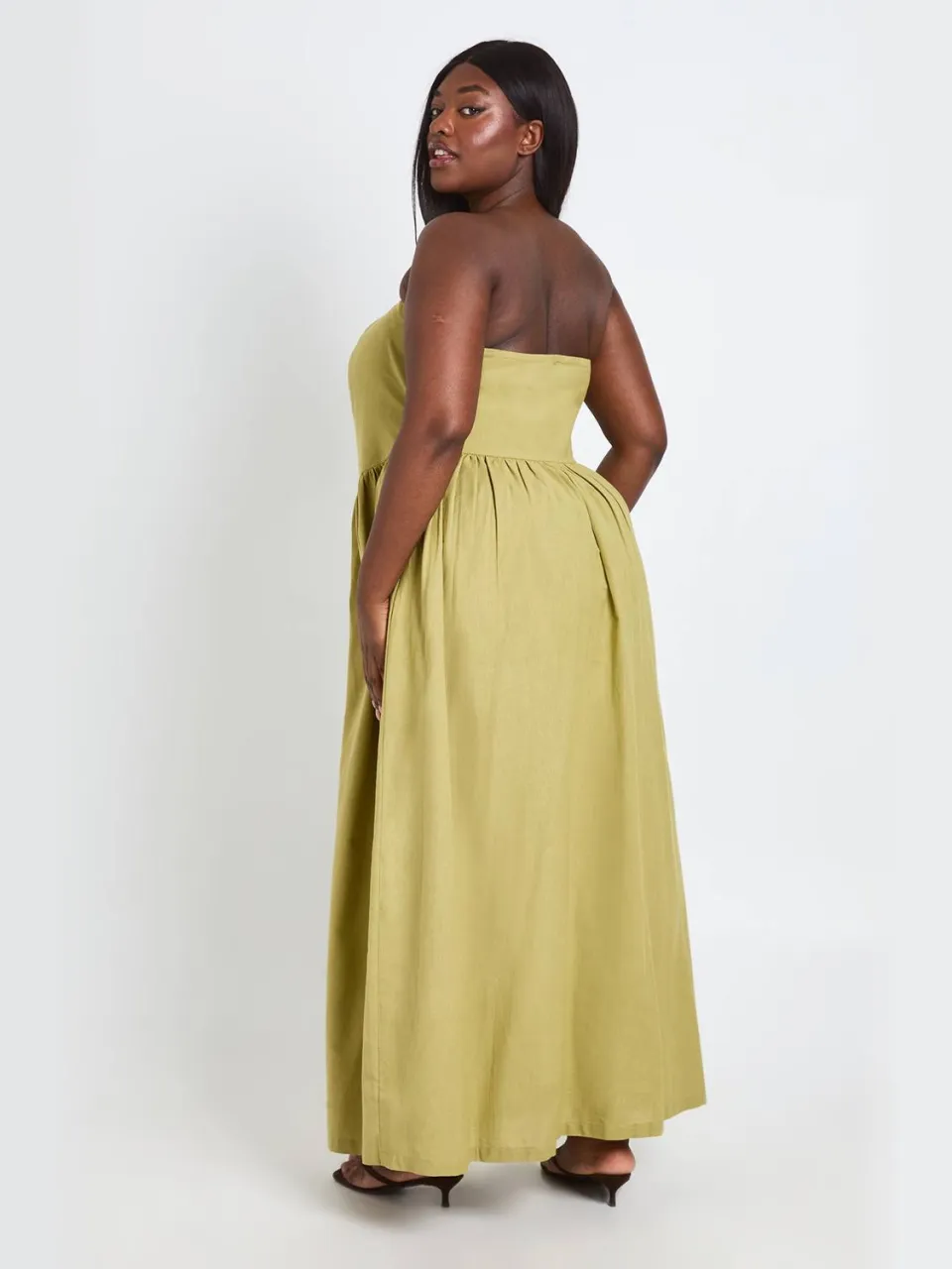 boohoo Dames Plus Bandeau Midaxi Jurk olijf, foto 3